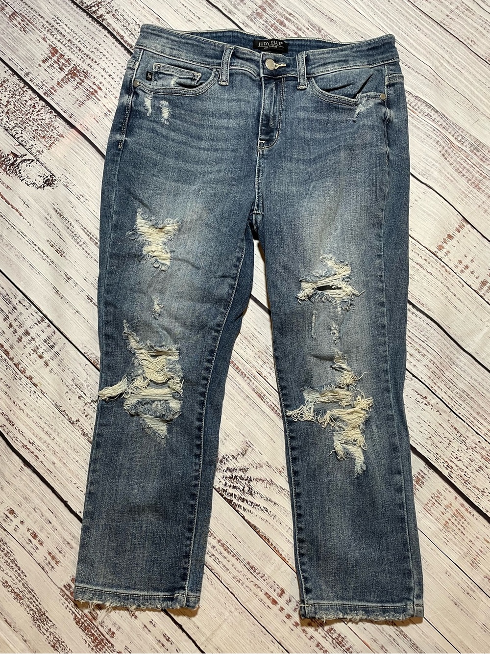 Judy Blue Skinny Fit Capri Distressed Jeans. Size 9/29.